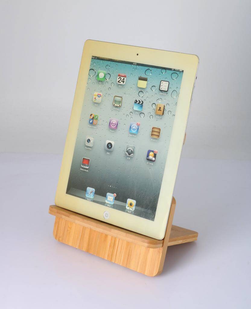 TRABEN – eco-neutral 3-in-1 Bamboo 10W Simulaneous Charging Station